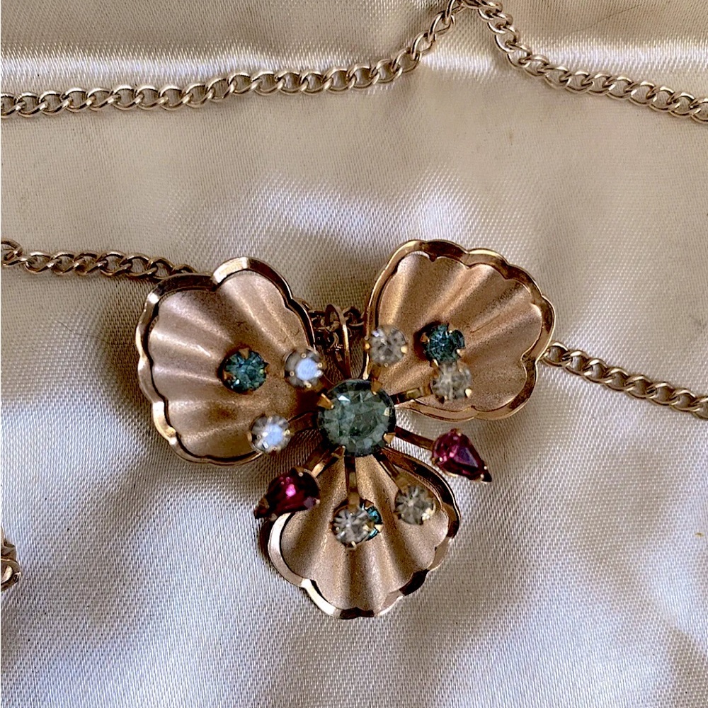 Gorgeous Vintage 50s 3pc rose gold tone jewelry set by “Jewels By Prestige”